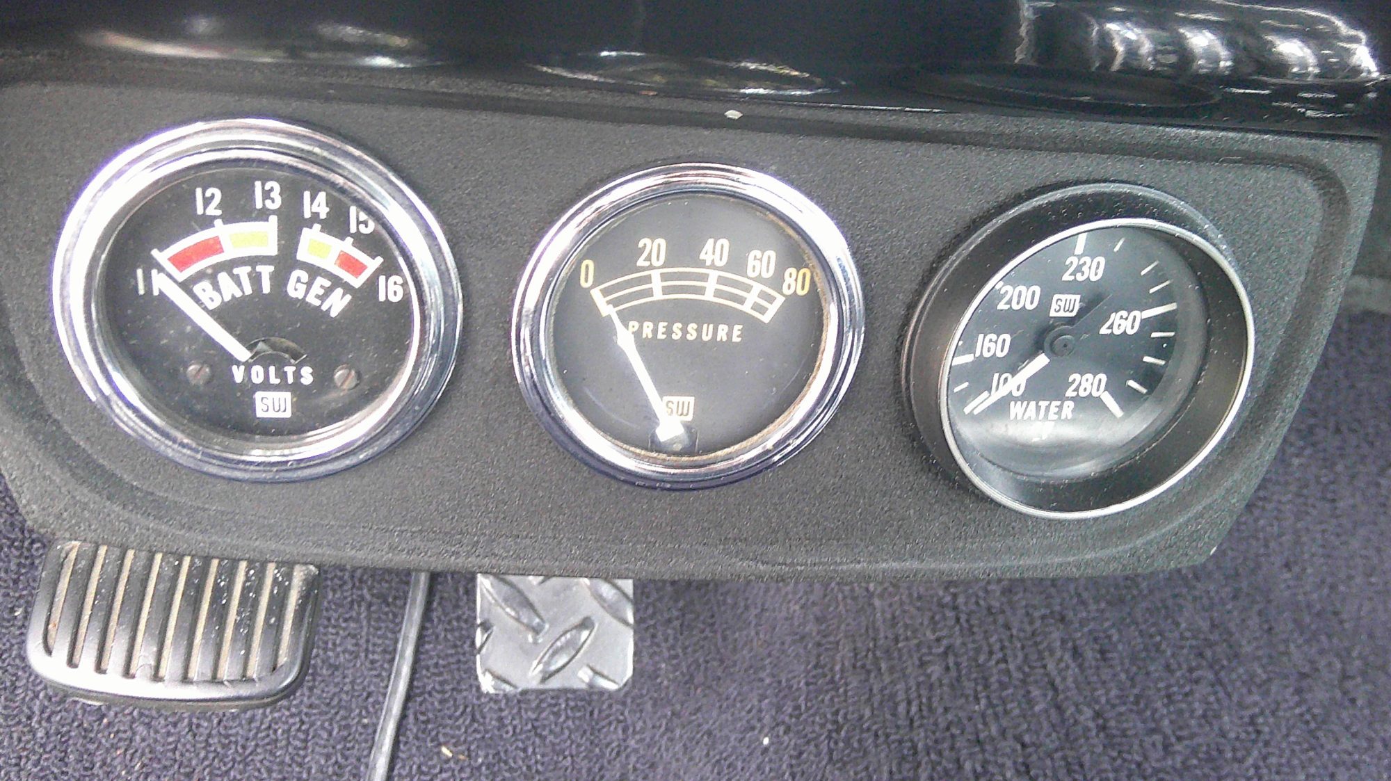 Stewart Warner auxiliary gauges for volts, oil pressure, and water temperature.